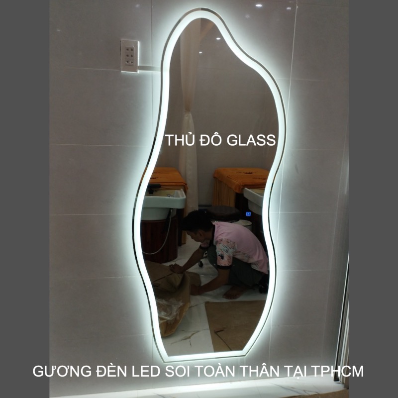 Gương đèn led soi toàn thân treo tường tại TPHCM