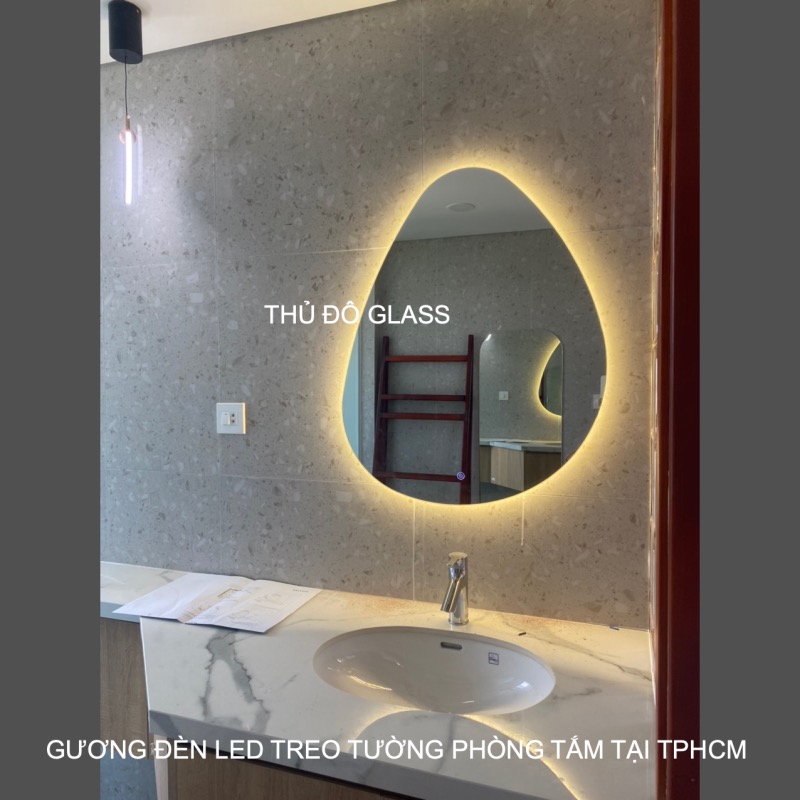 Gương đèn led treo tường phòng tắm tại TPHCM